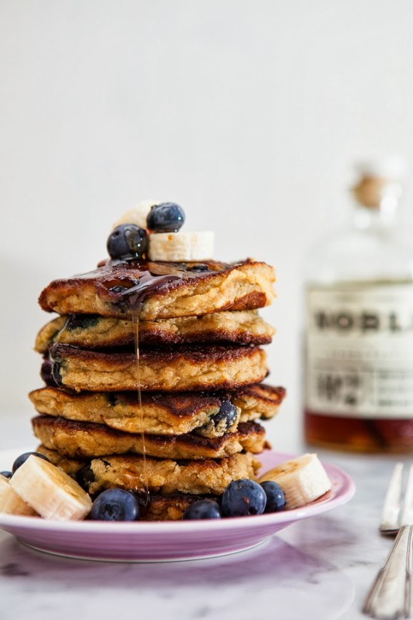 blog.jchongstudio.com Blueberry Banana Pancakes