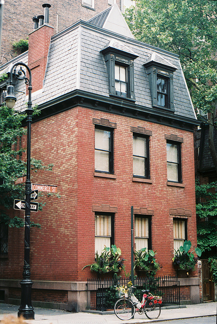 offwhiteandburgundy.tumblr.com