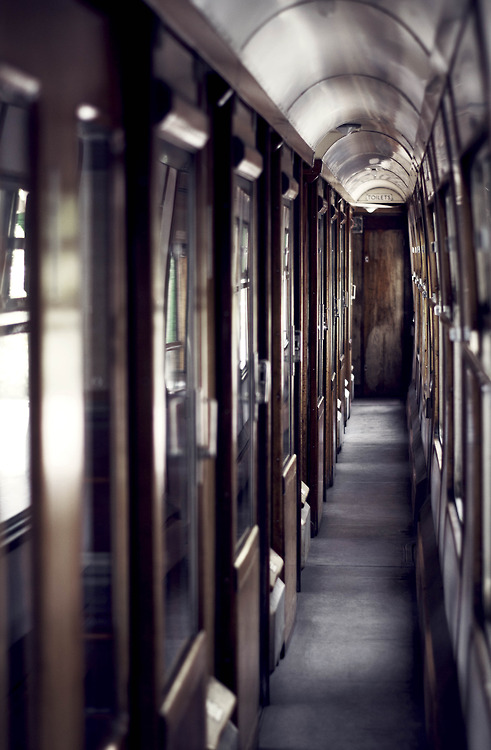 offwhiteandburgundy.tumblr.com