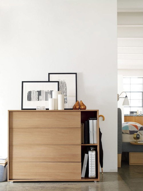 whiteandothercolors.tumblr.com